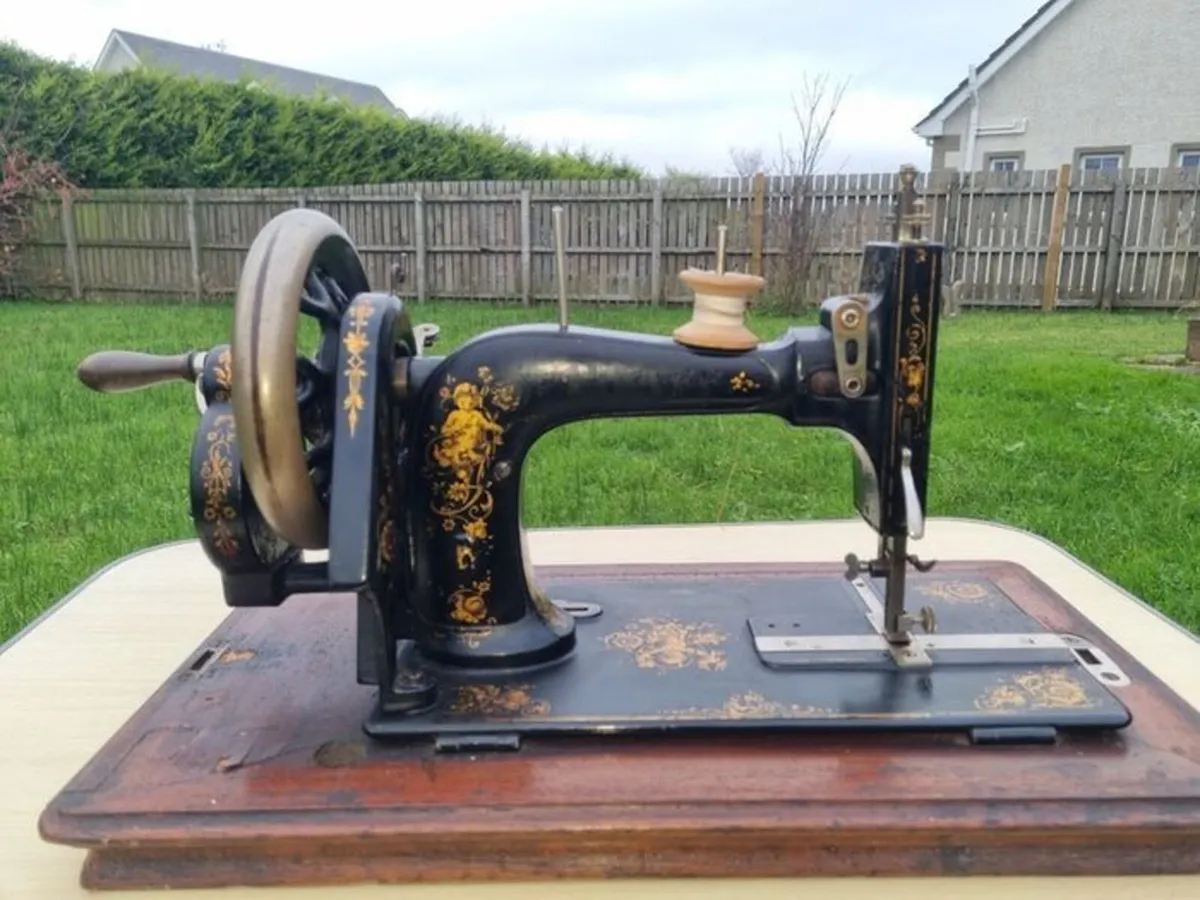 Vintage German Sewing Machine - Pfaff - Image 2