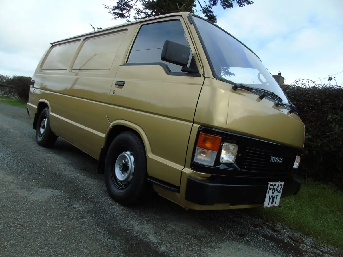 Toyota HiAce 1988 - Image 1