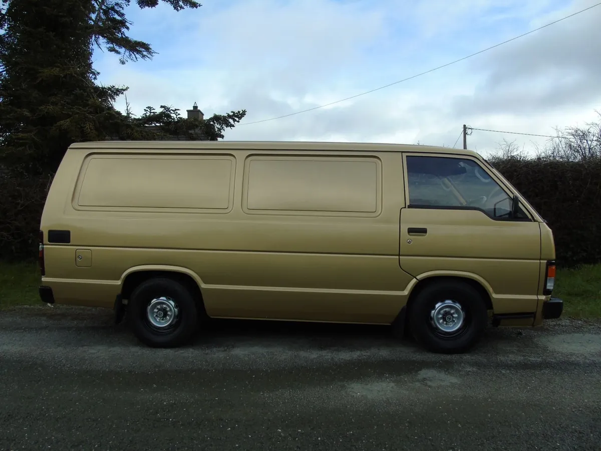 Toyota HiAce 1988 - Image 4
