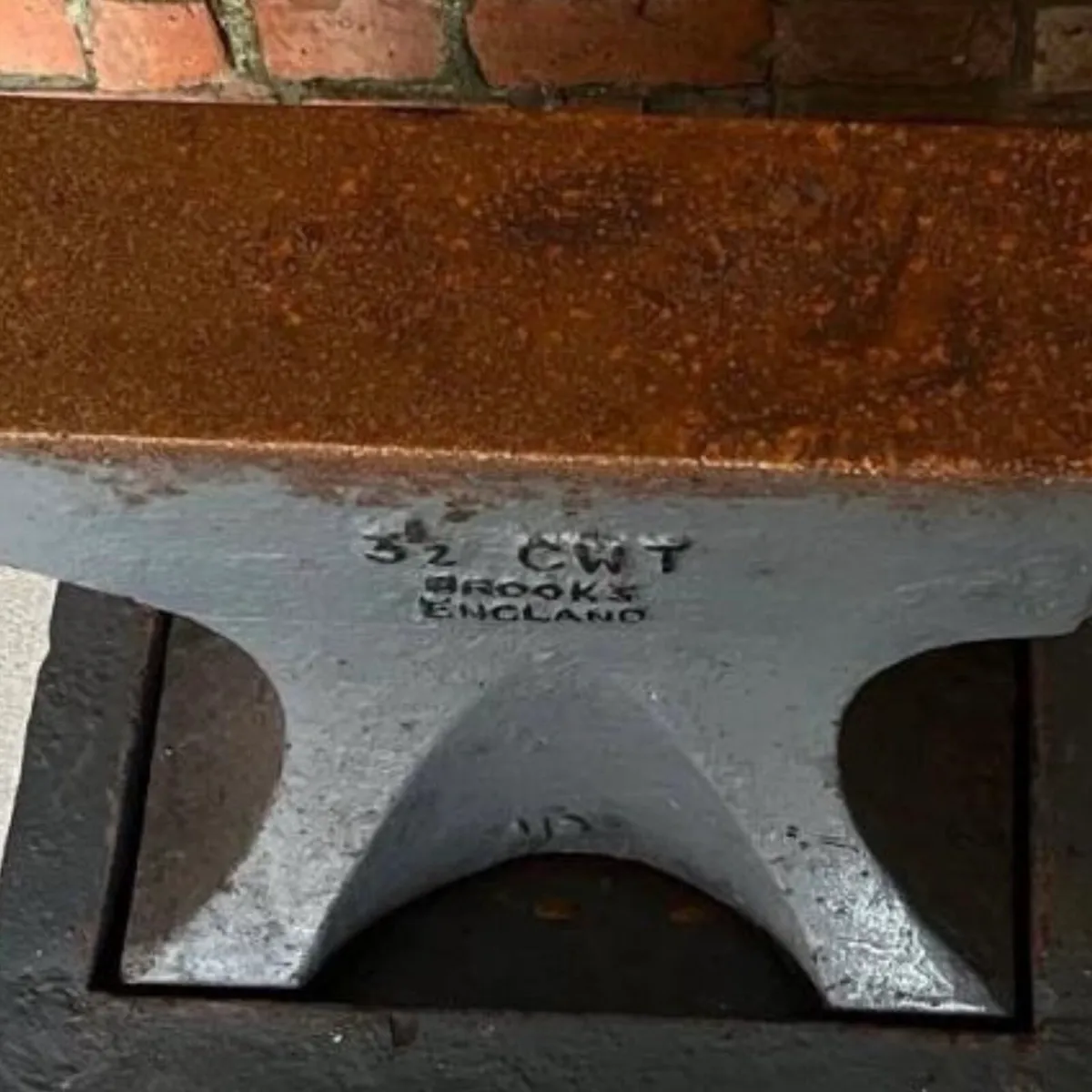 5cwt 3.5cwt 3 cwt J Brooks ANVILS & Stand - Image 3