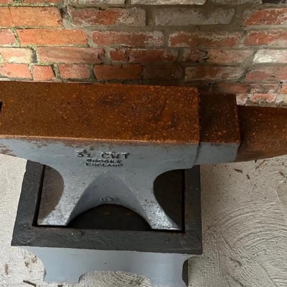 5cwt 3.5cwt 3 cwt J Brooks ANVILS & Stand - Image 4