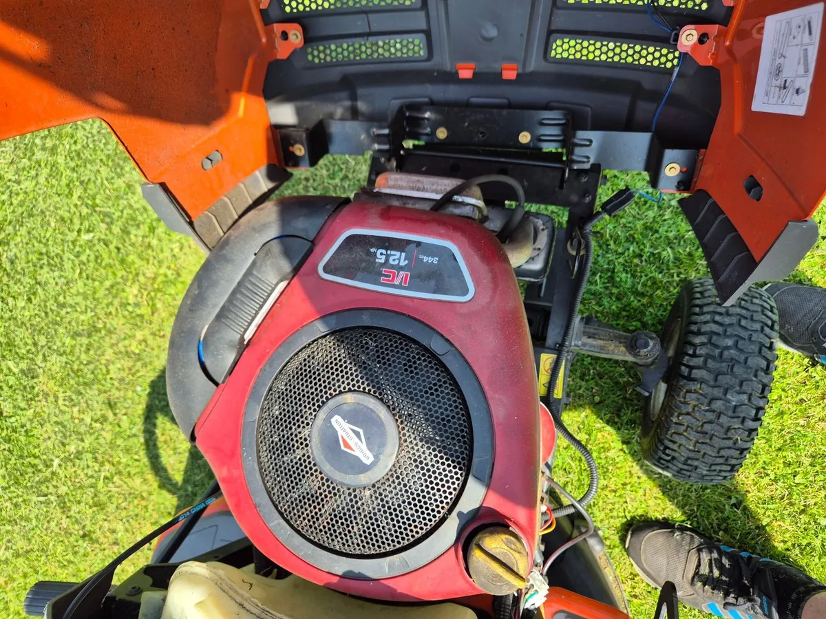 Ride on lawnmower - Image 2