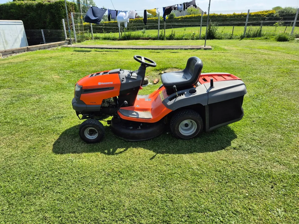 Ride on lawnmower - Image 1