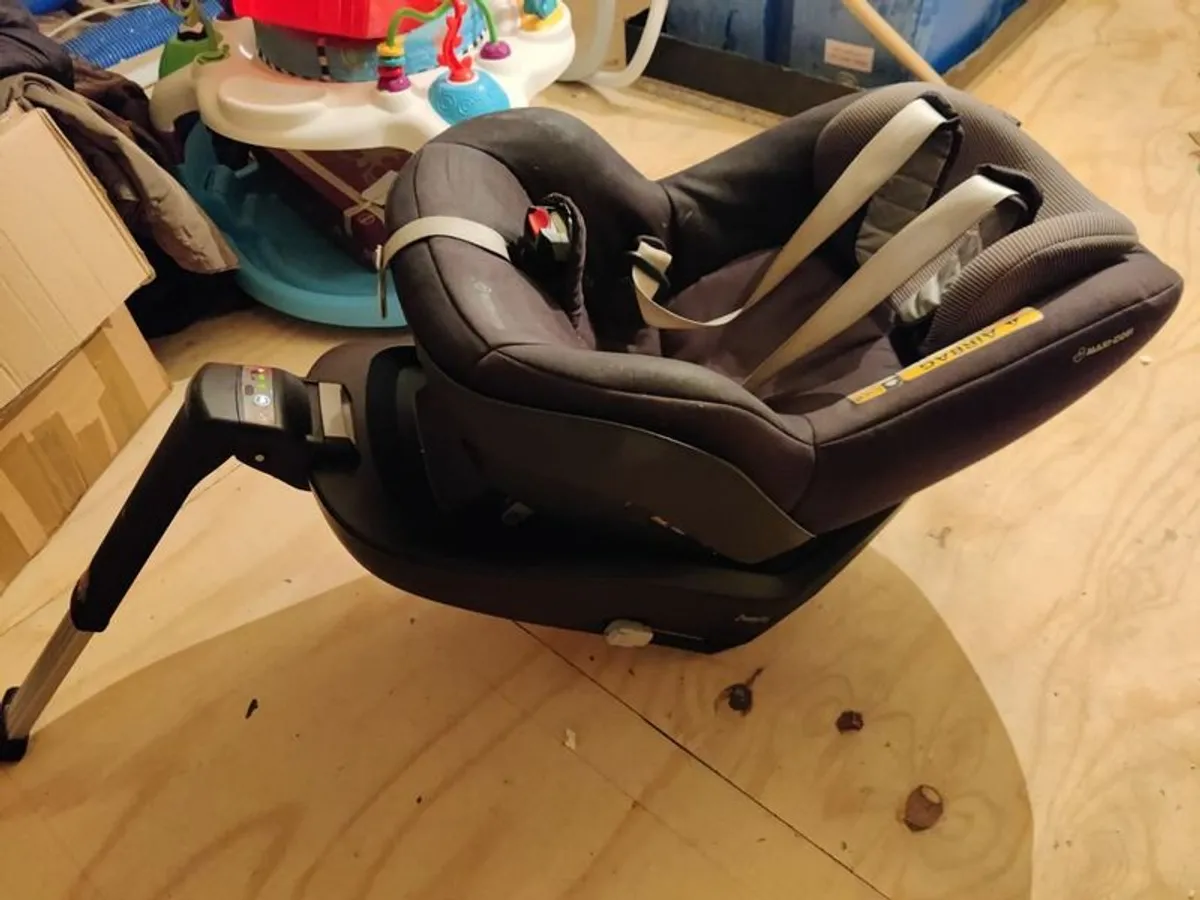 Bugaboo Cameleon 3, Toddler Step, Maxi-Cosi Isofix, Car Seat and Stair gate - Image 2