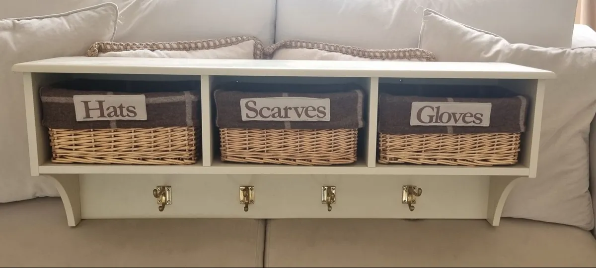 Coat hooks with shelves and baskets - Image 1