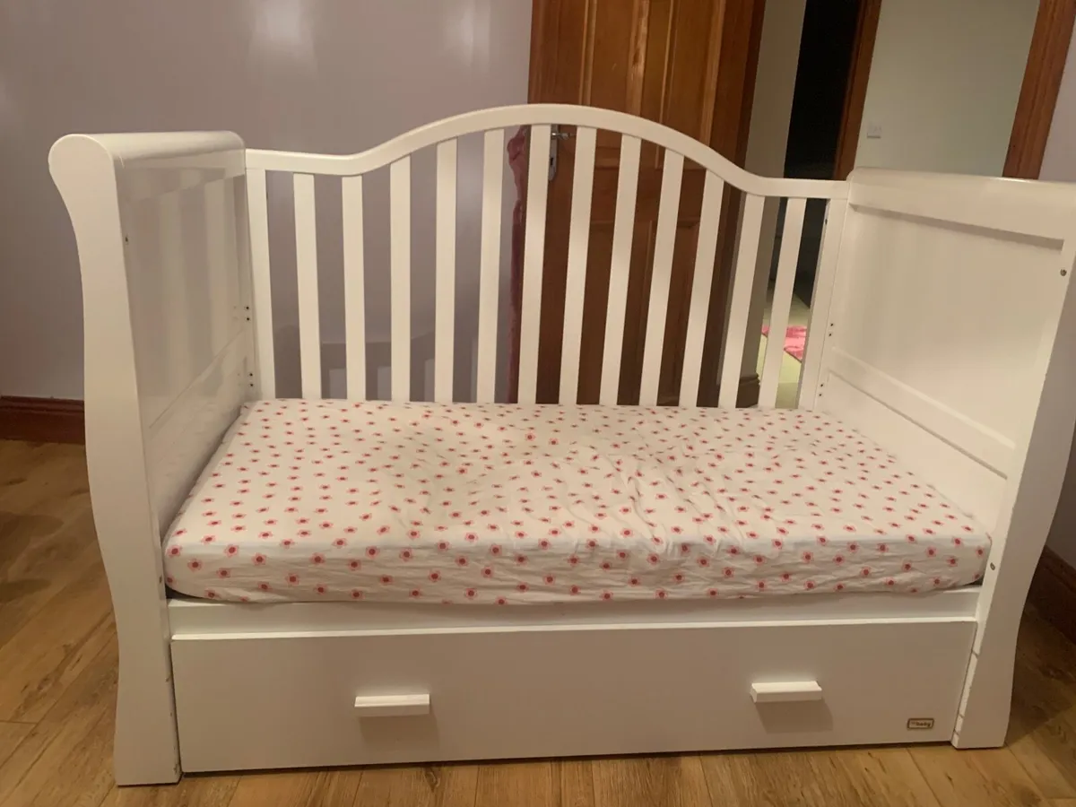 Girls toddler bed - Image 1