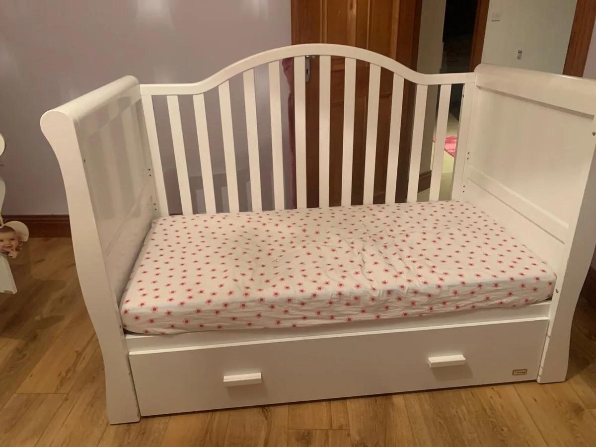 Girls toddler bed - Image 2