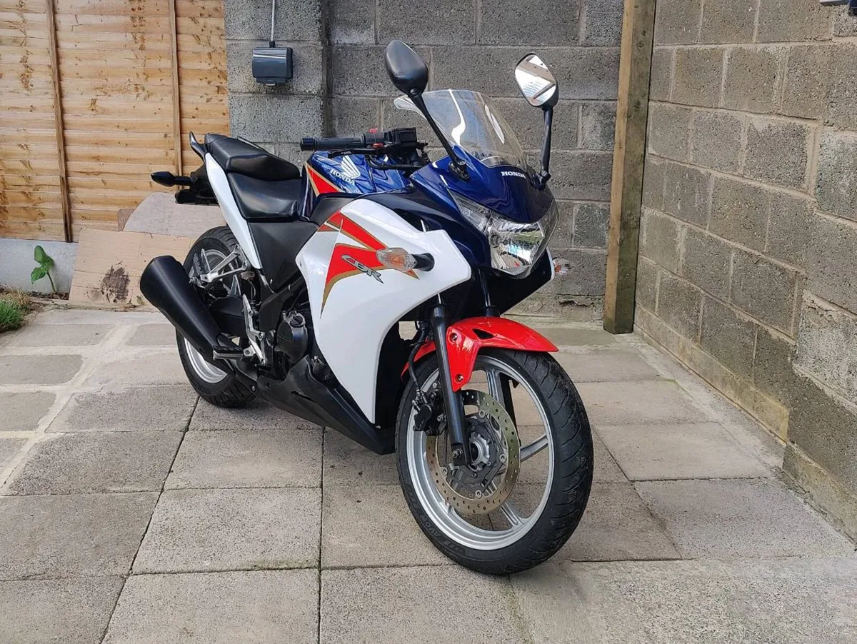 CBR 250R - Image 1