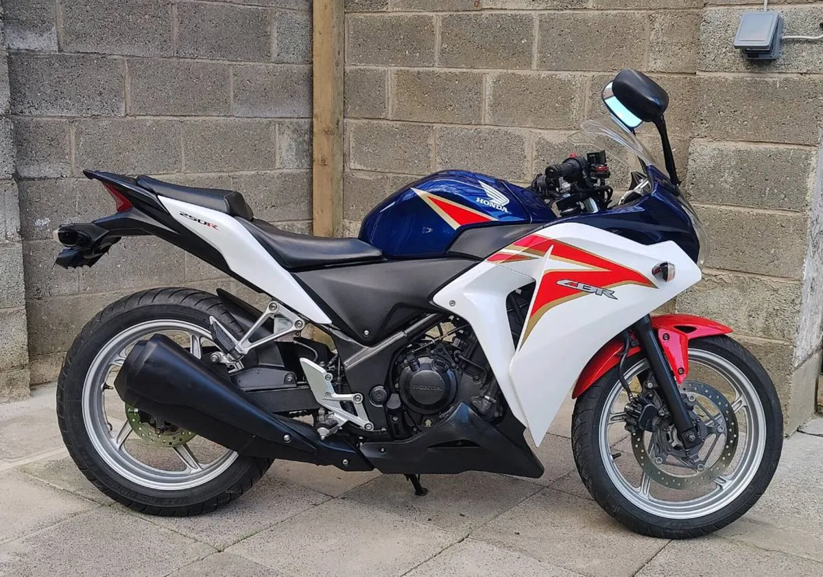 CBR 250R - Image 2