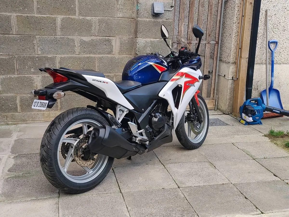 CBR 250R - Image 3