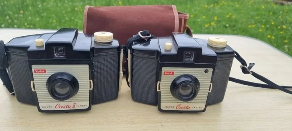 Two Kodak Brownie Cresta cameras - Image 1