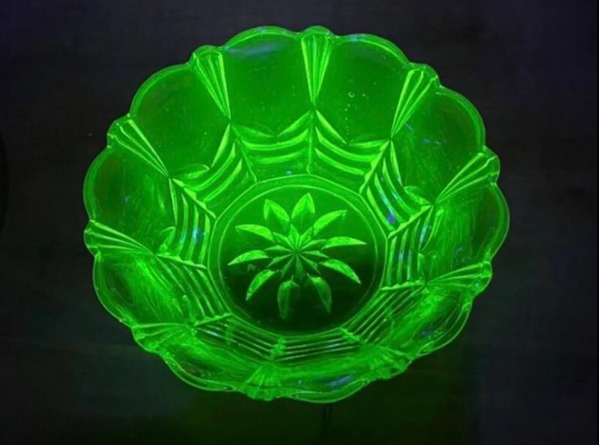 Art Deco 1930s Uranium Bowl - Image 1