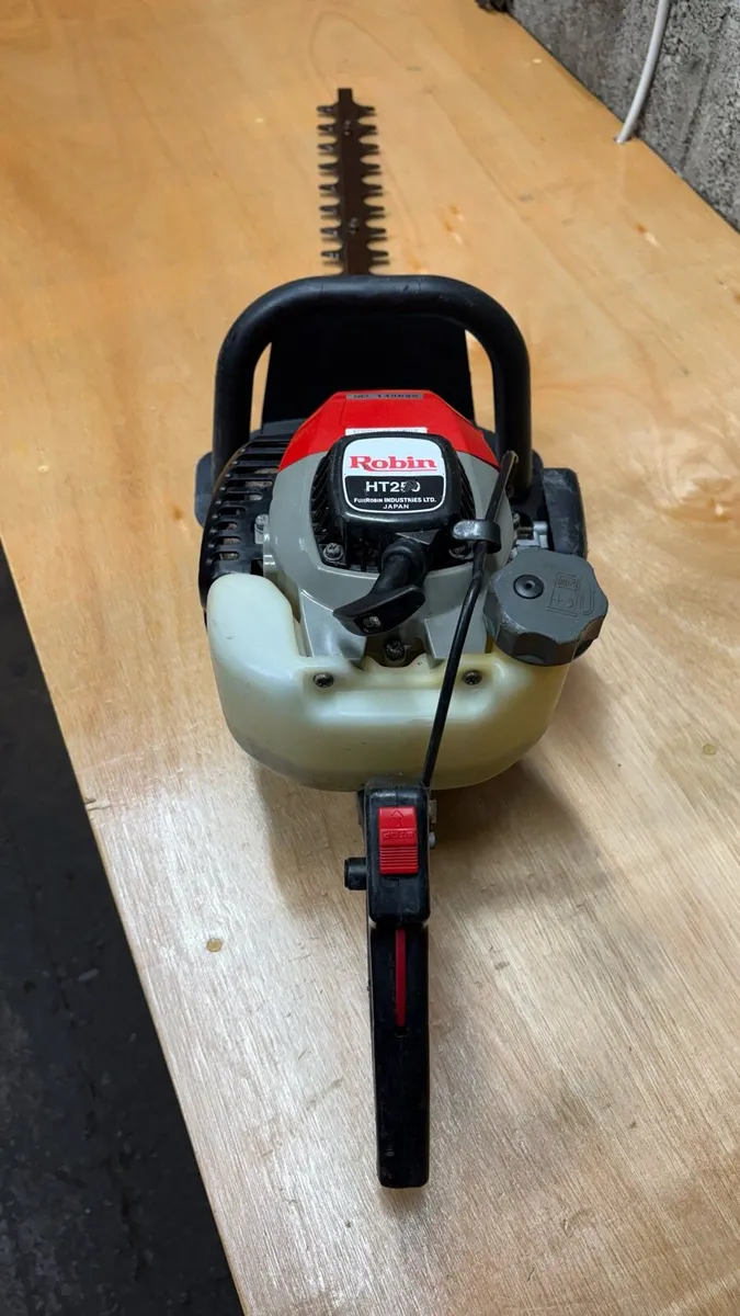 Robin HT250 hedge trimmer - Image 2
