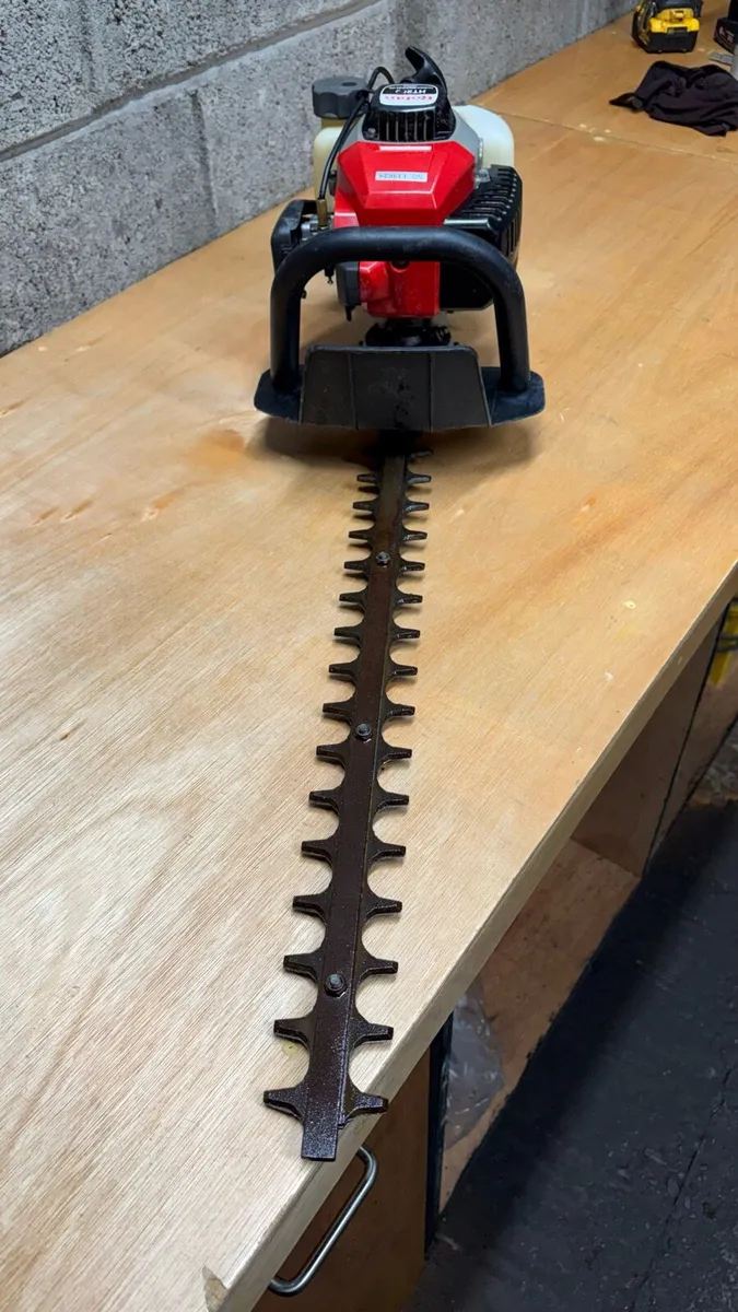 Robin HT250 hedge trimmer - Image 3