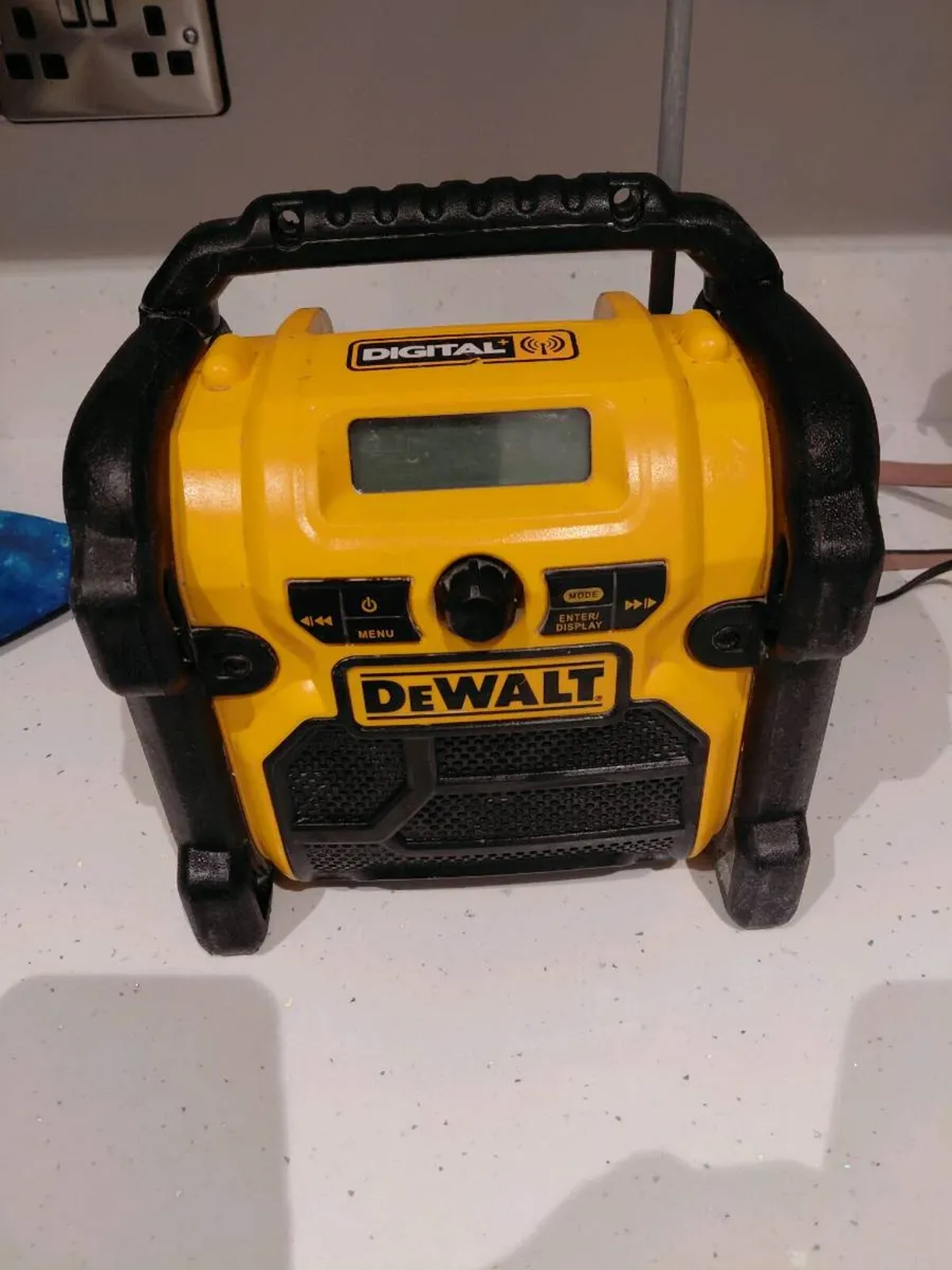Dewalt radio - Image 1