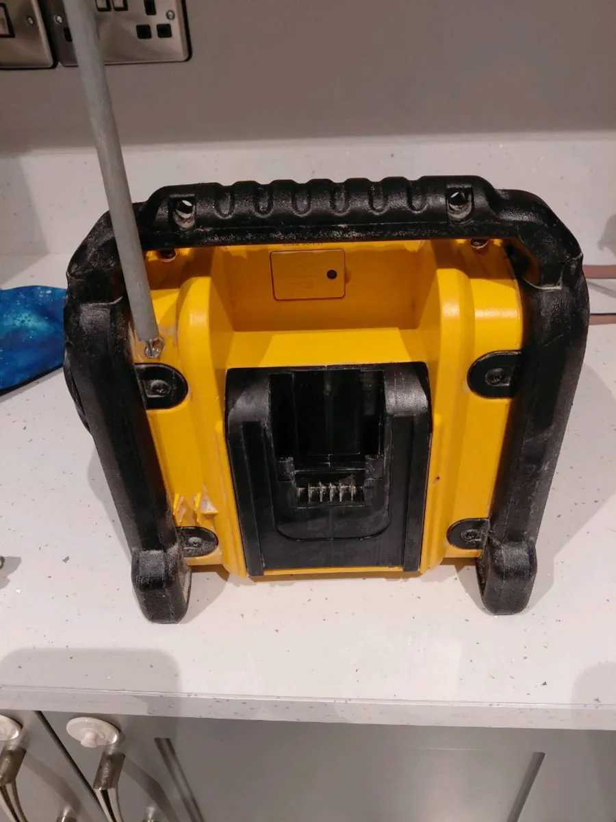 Dewalt radio - Image 2