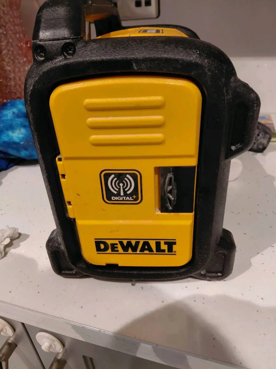 Dewalt radio - Image 3