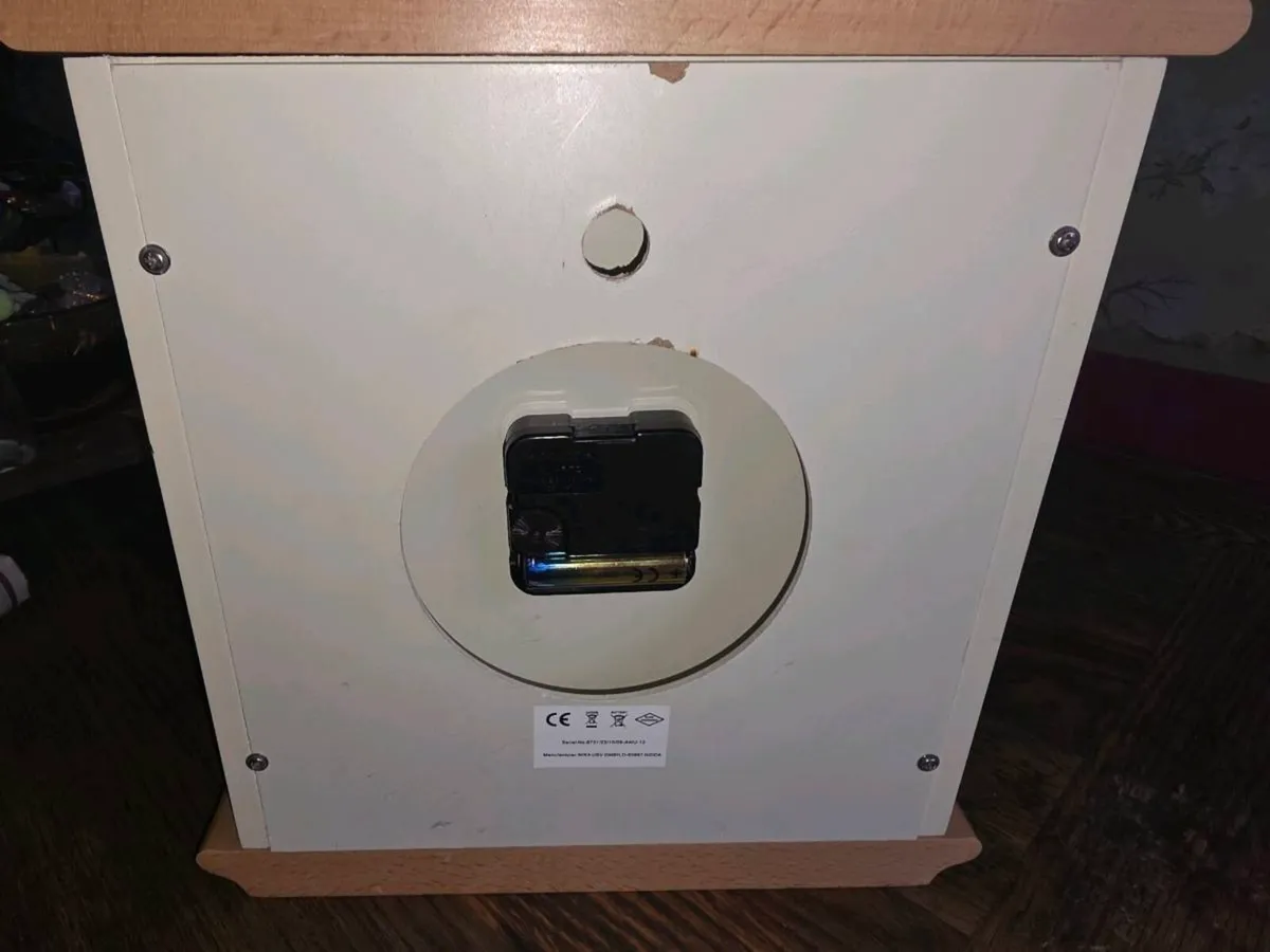 HUGE CREAMY WOODEN, Wall Or Mantle Table Clock ! - Image 2