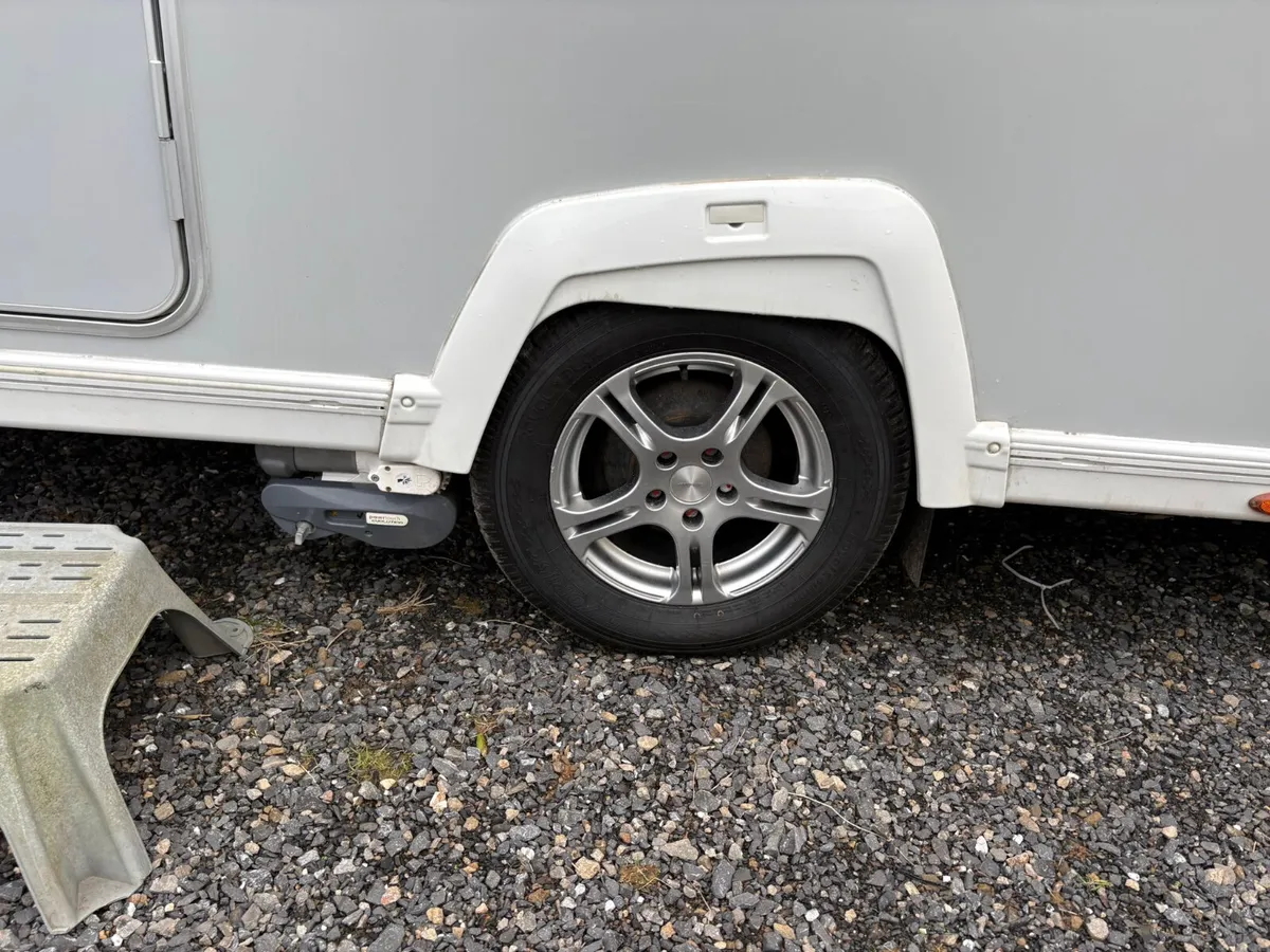 HIGH END Buccaneer 4 Berth Fixed Bed Caravan - Image 4