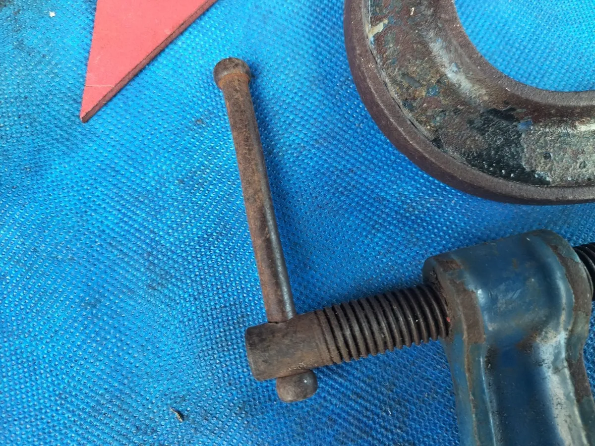 2 Record 4" G clamps - Image 4