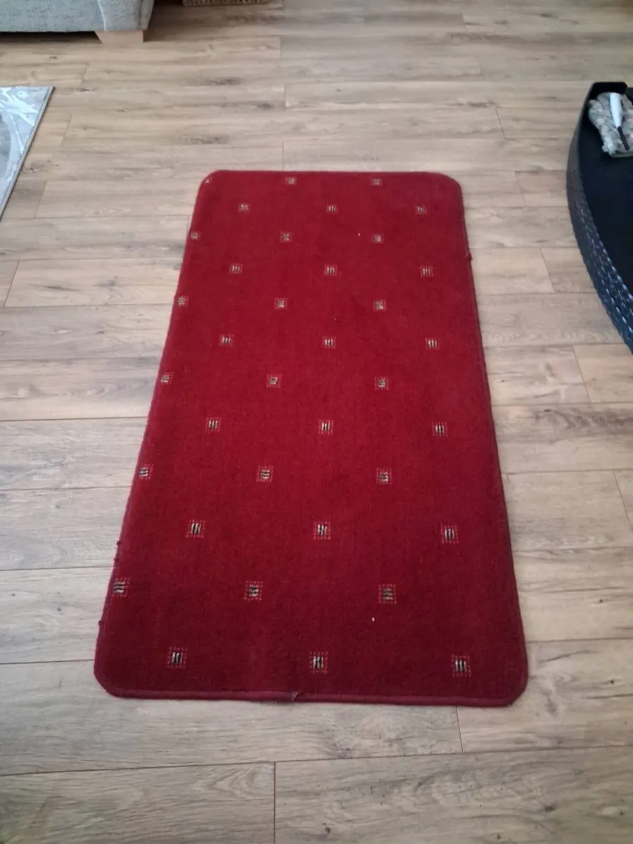 Red entrance mat - Image 1