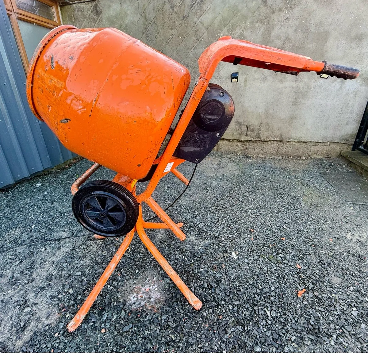 ** BELLE 110V ELECTRIC CEMENT MIXER & STAND ** - Image 3