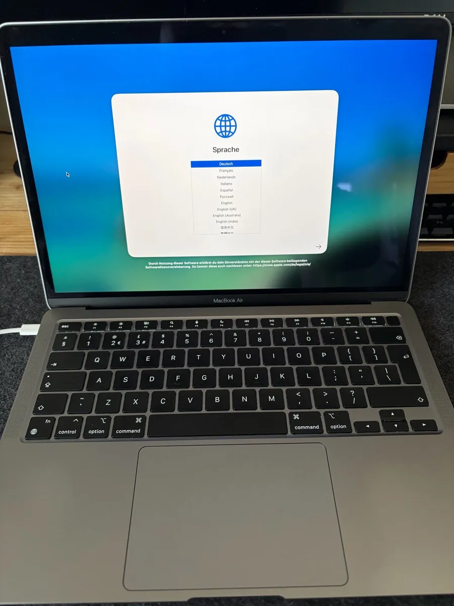 MacBook Air M1 (2020) - Image 1