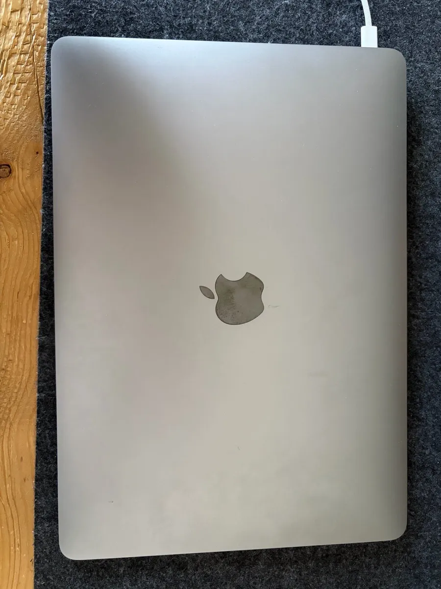 MacBook Air M1 (2020) - Image 2