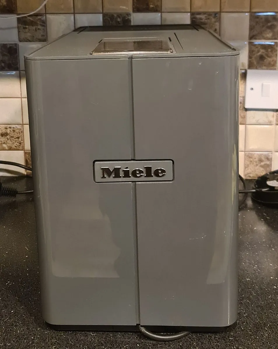 Miele CM6150 fully automatic coffee machine - Image 2