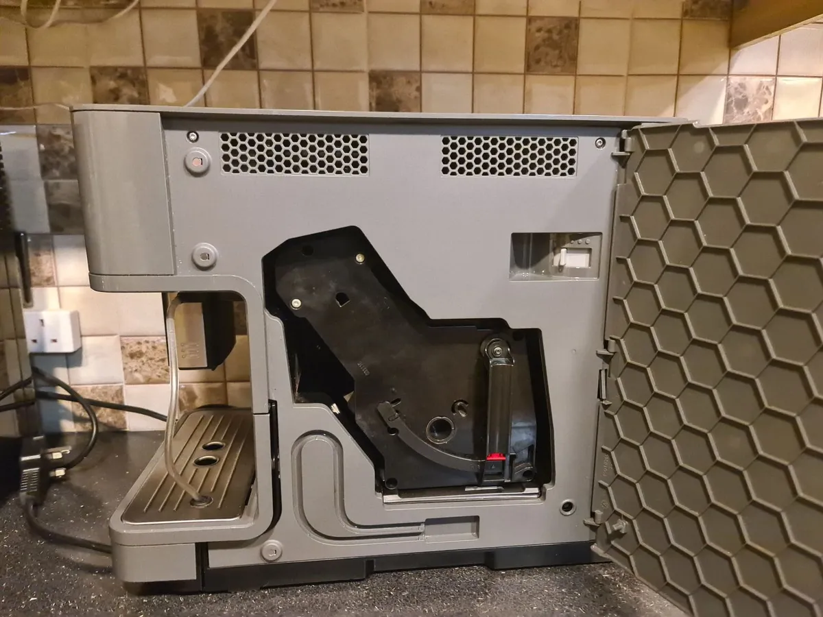 Miele CM6150 fully automatic coffee machine - Image 4