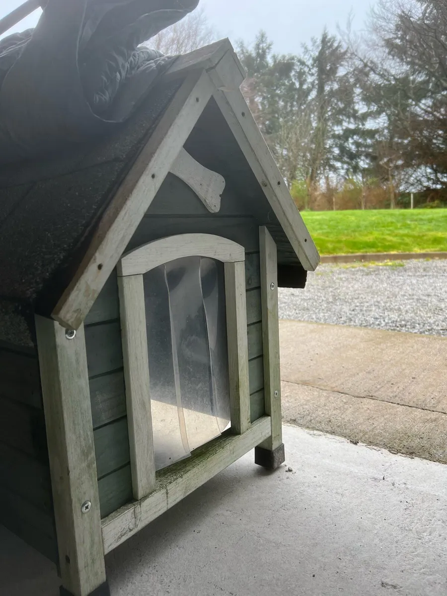 Small dog house and pen - Image 1