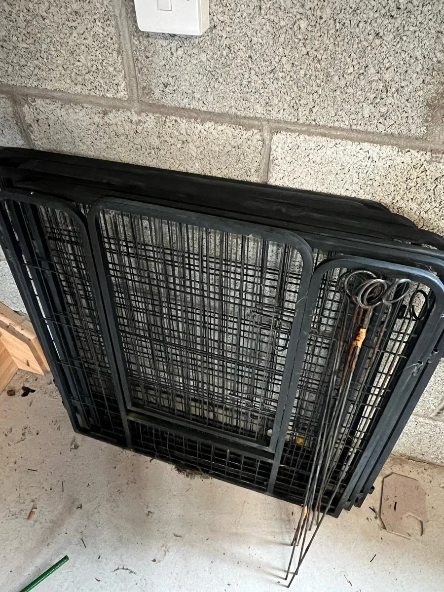 Small dog house and pen - Image 2