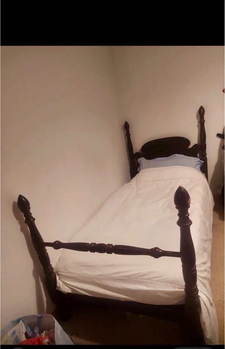 Traditional solid turned Wood Single Bed Frame - Image 1