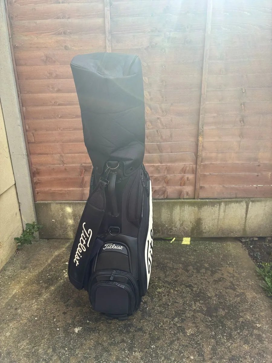 Titleist Mid Size Staff Golf Bag - Image 1