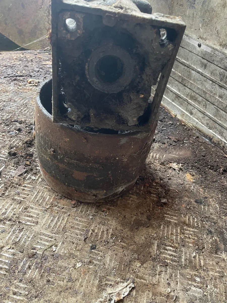 Vintage tractor parts - Image 3