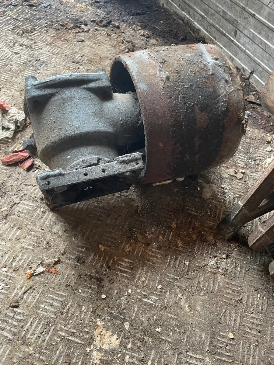 Vintage tractor parts - Image 2