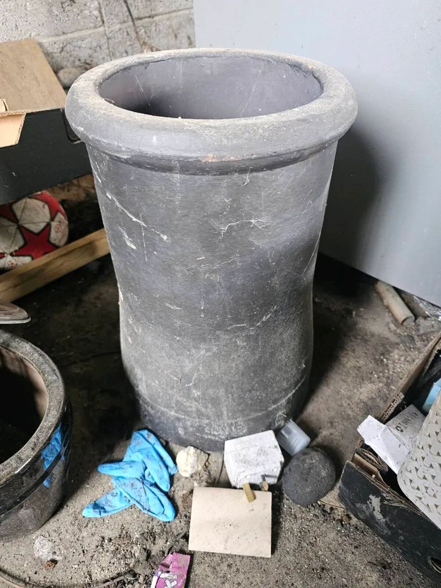 Clay chimney pot roll top
