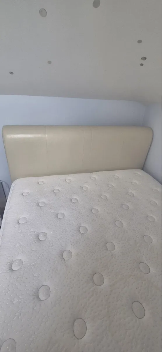 Double Bed with 2 Bedside lockers - Image 2