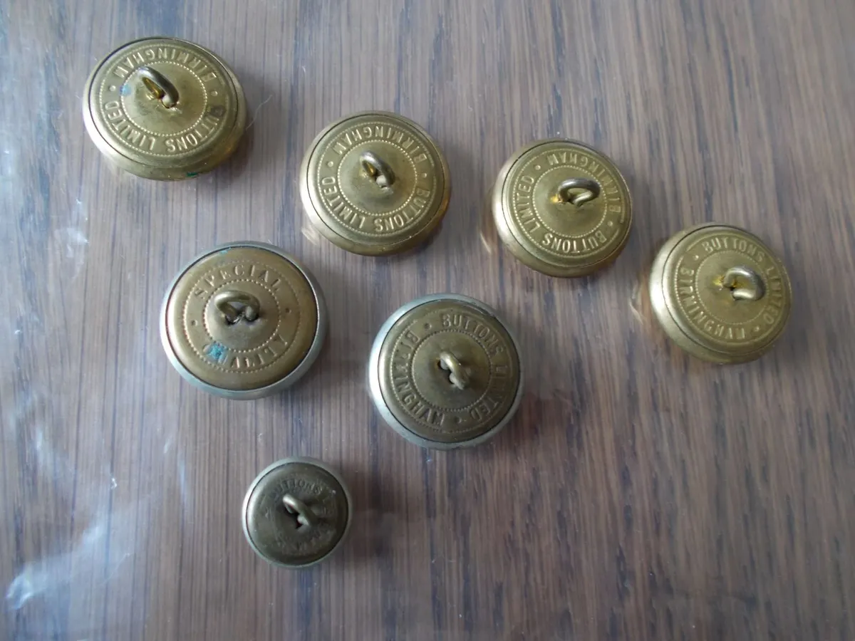 1950's C.I.E. Uniform Buttons Flying Snail - Image 2