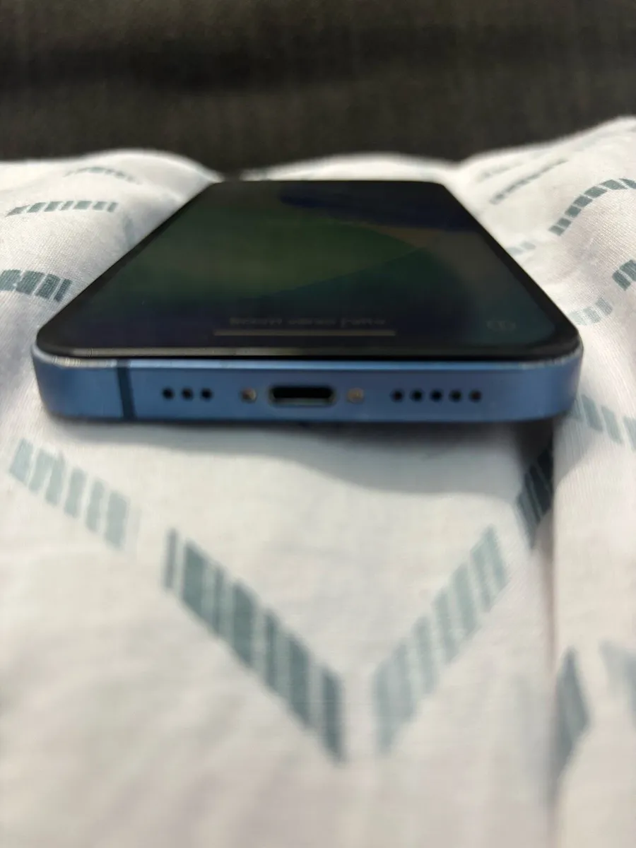 iPhone 13 - Image 4