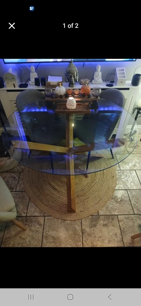 Lovely oak and glass top dining tabel - Image 2