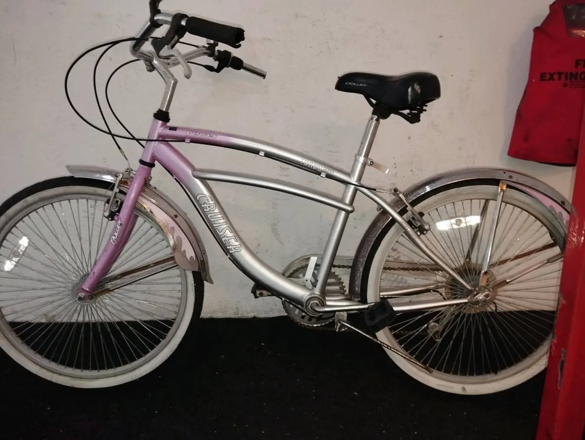 Girls 24inch bike - Image 2