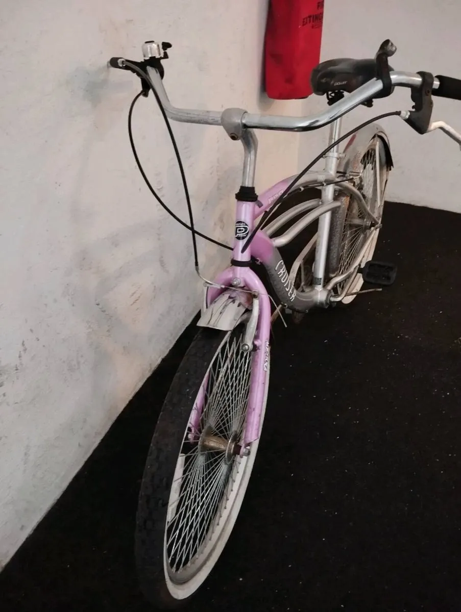 Girls 24inch bike - Image 3