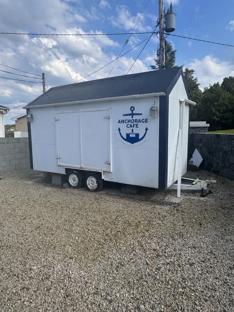 Catering trailer - Image 1