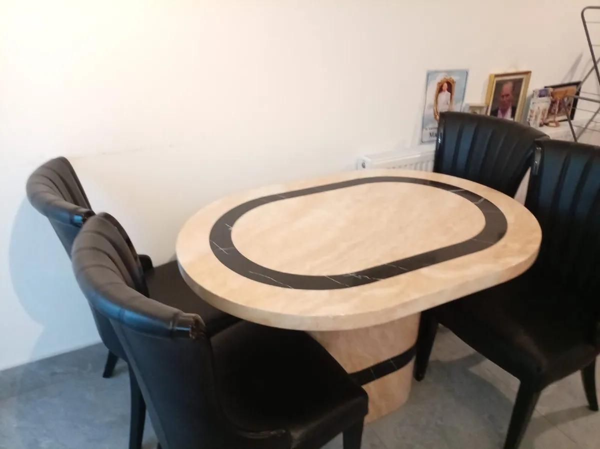 Table and chairs - Image 2