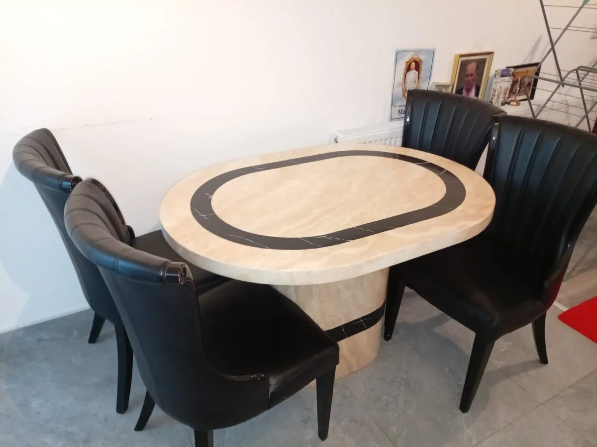 Table and chairs - Image 3