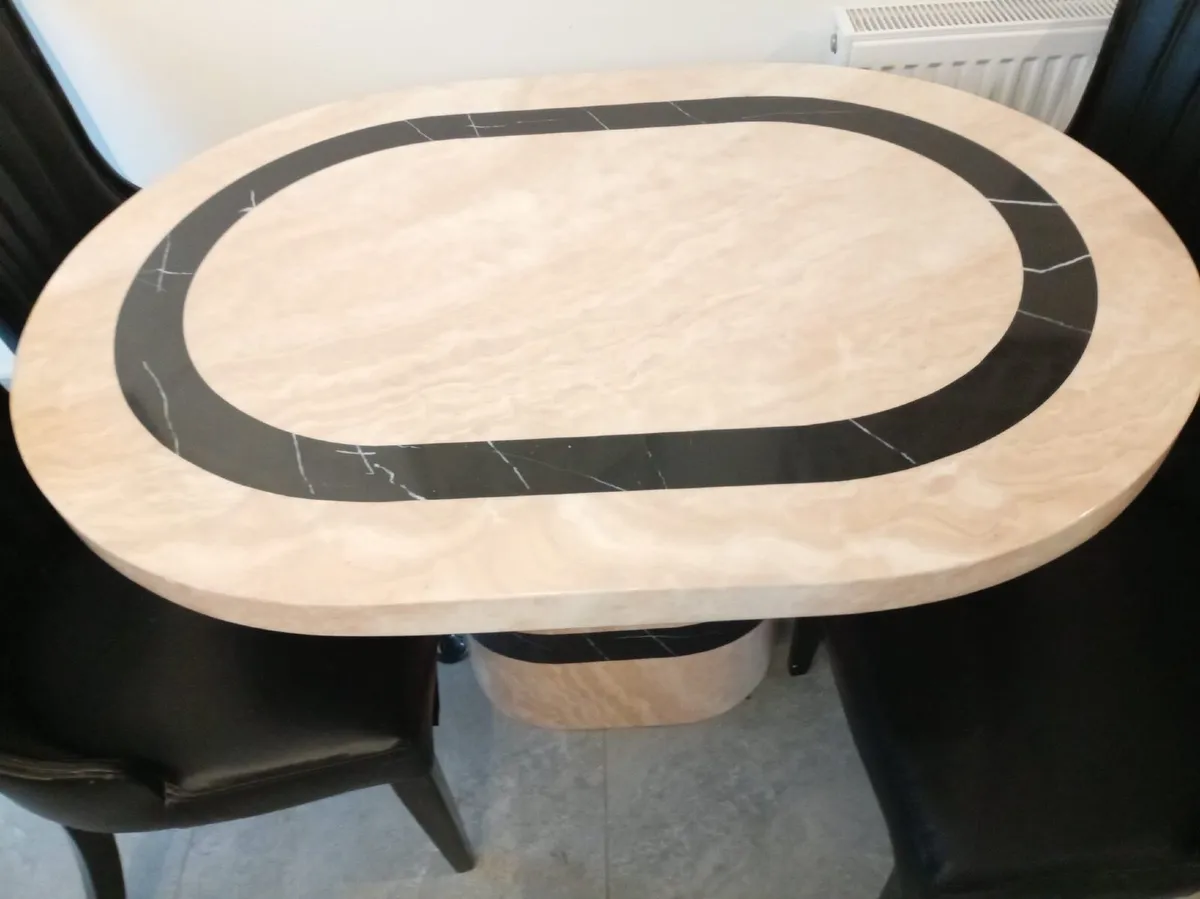 Table and chairs - Image 4