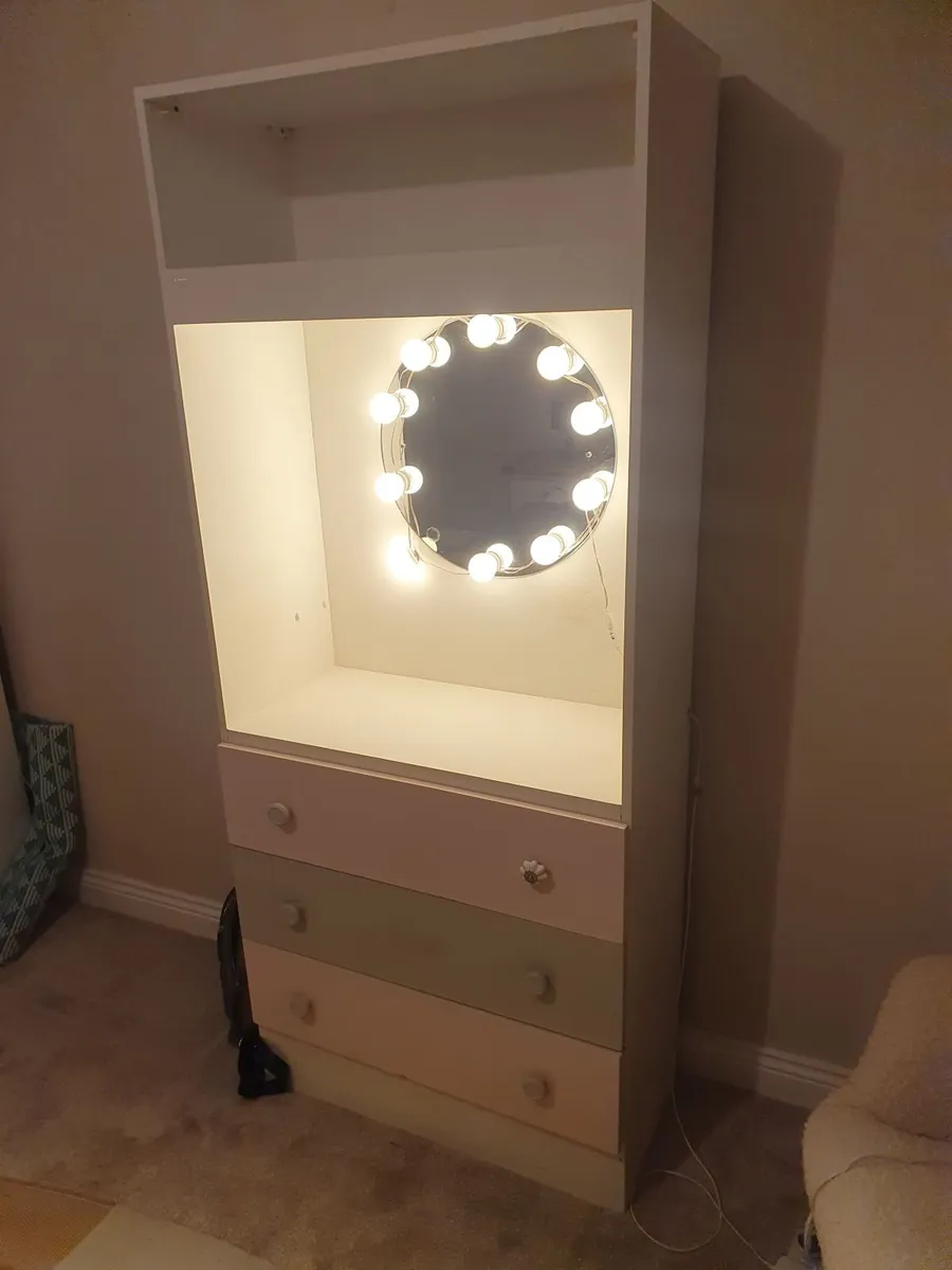 Dresser / Chest of drawers - Image 1