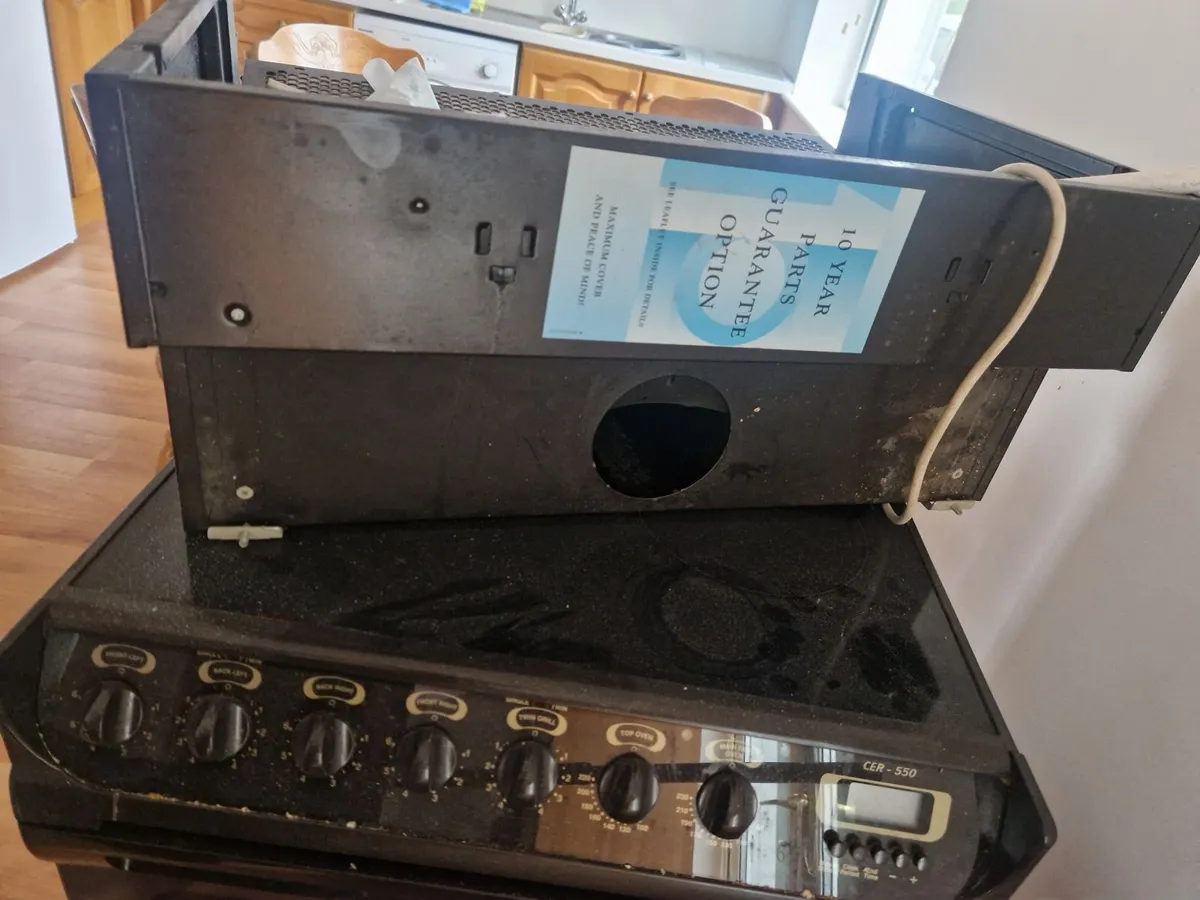 Electric oven and hob and kitchen units - Image 2