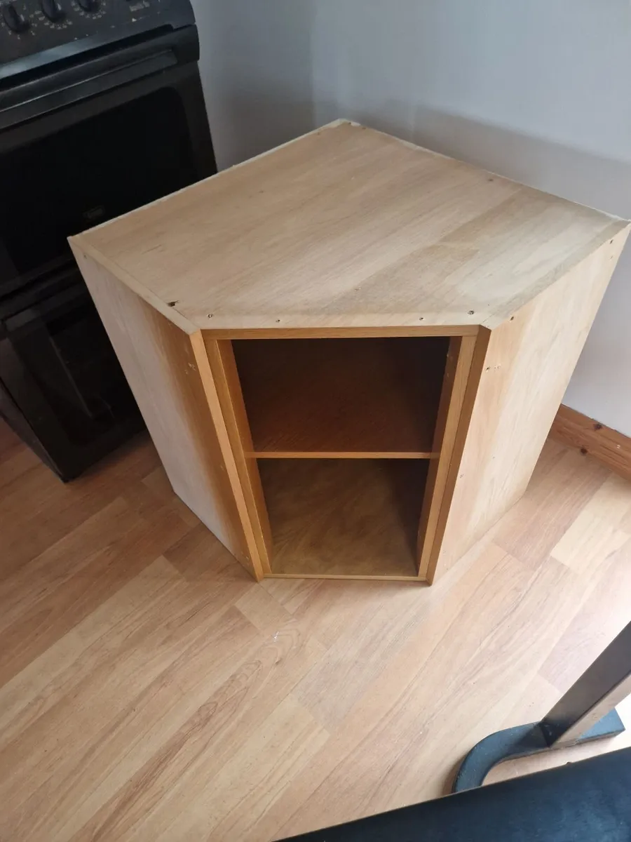 Electric oven and hob and kitchen units - Image 4